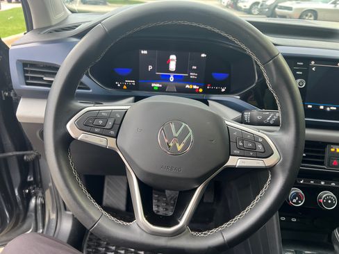 Certified 2023 Volkswagen Taos SE w/ Panoramic Sunroof Package FWD image 16