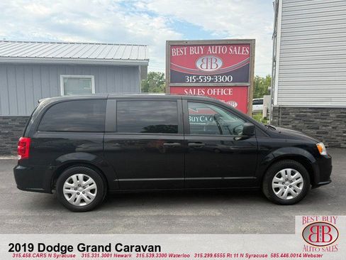 Used 2019 Dodge Grand Caravan SE w/ UConnect Hands-Free Group image 5