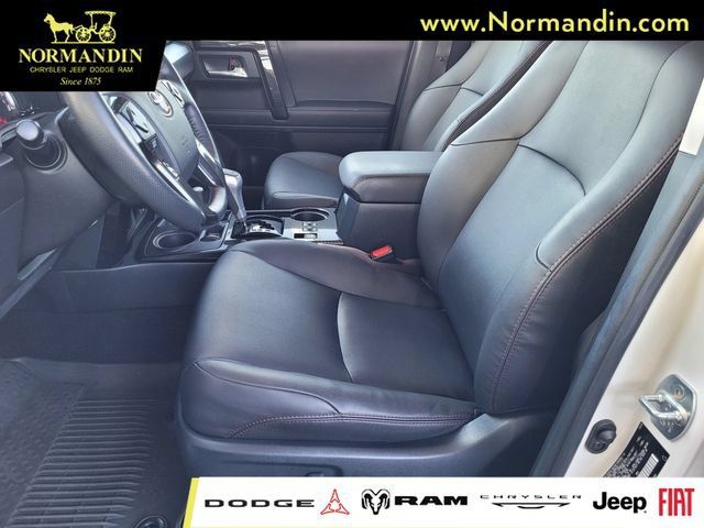 Used 2024 Toyota 4Runner TRD Off-Road Premium AWD/4WD image 16