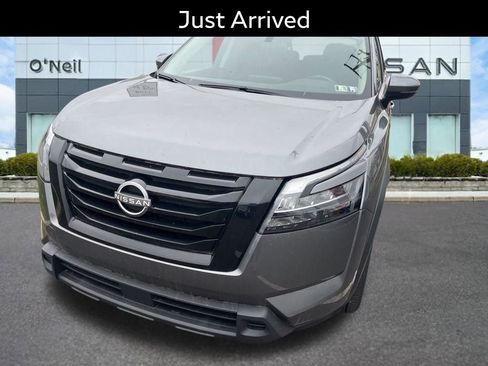 Used 2023 Nissan Pathfinder SV w/ Black Appearance Package AWD/4WD image 1
