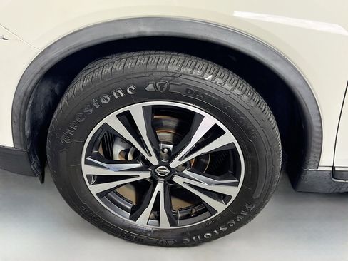 Used 2019 Nissan Rogue SV w/ Premium Package image 13