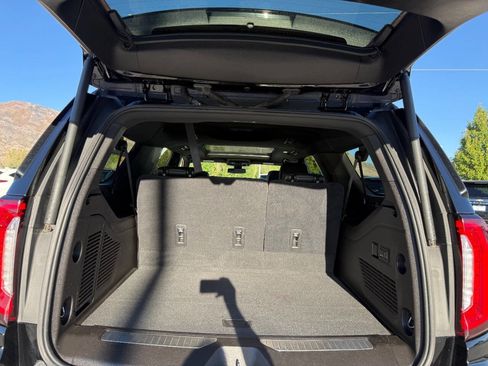 Used 2021 GMC Yukon XL AT4 w/ Technology Package image 26