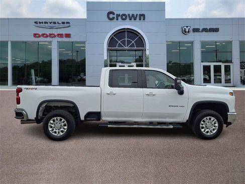 Used 2024 Chevrolet Silverado 3500 LT image 7