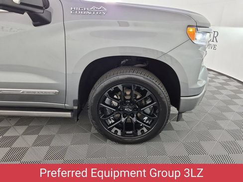Used 2025 Chevrolet Silverado 1500 High Country AWD/4WD image 11