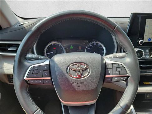 Used 2023 Toyota Highlander XLE FWD image 16