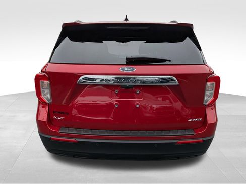 Used 2023 Ford Explorer XLT image 7