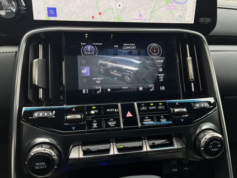 Used 2025 Lexus LX 600 4WD w/ Luxury Package image 36