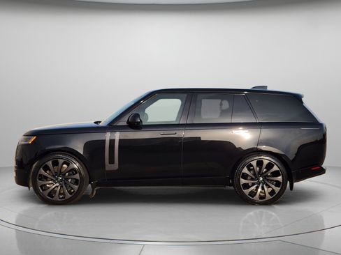 Used 2025 Land Rover Range Rover SE AWD/4WD image 2