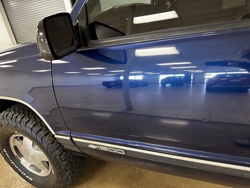 Used 1998 Chevrolet Silverado 1500 4x4 Extended Cab w/ Preferred Equipment Group 2 image 28