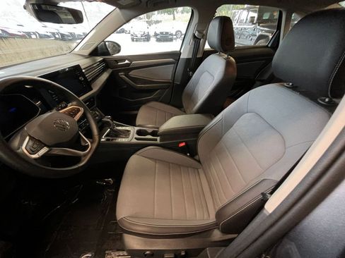 Used 2025 Volkswagen Jetta SE image 28