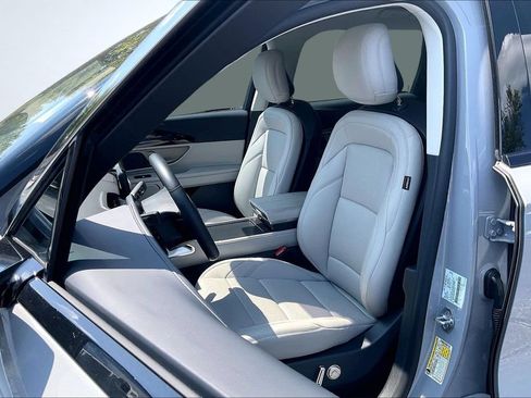 Used 2026 Lincoln Nautilus Premier AWD/4WD image 22
