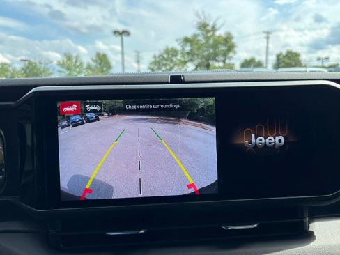 Used 2025 Jeep Wrangler Unlimited Rubicon AWD/4WD image 26