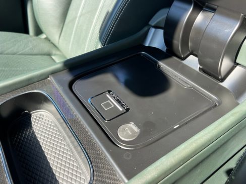 Used 2021 Bentley Bentayga image 45