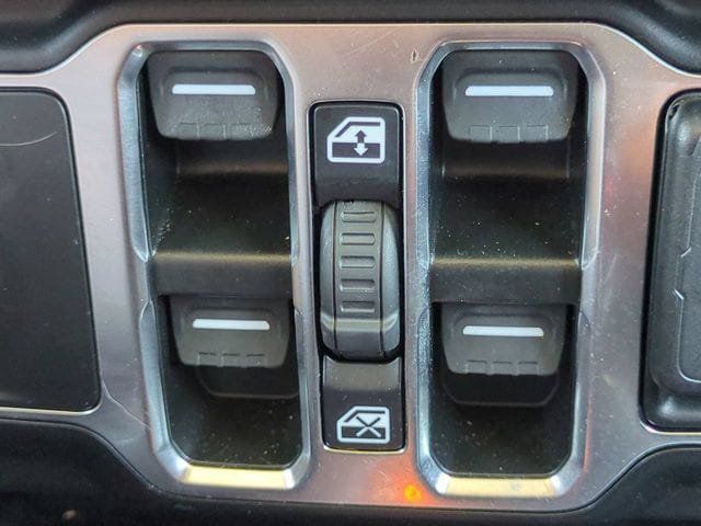Used 2024 Jeep Wrangler Unlimited Sahara w/ Technology Group AWD/4WD image 24