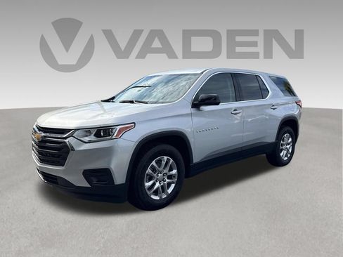 Used 2021 Chevrolet Traverse LS FWD image 1