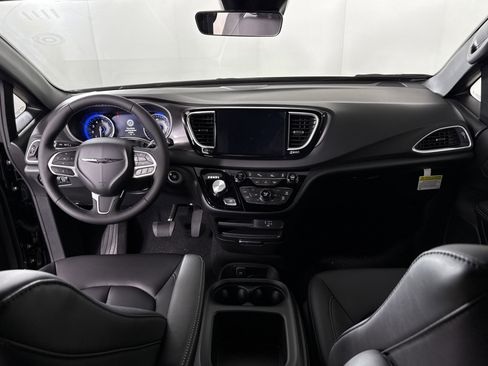 New 2026 Chrysler Voyager LX image 15