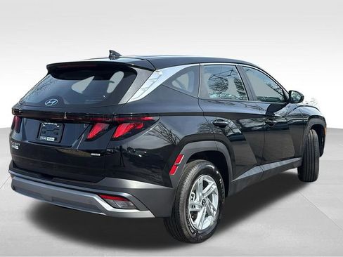 Used 2025 Hyundai Tucson SE image 7