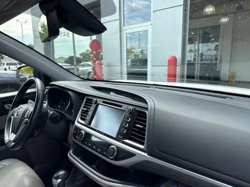 Used 2018 Toyota Highlander Limited AWD/4WD image 18