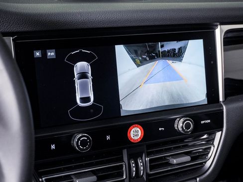 Certified 2025 Porsche Macan image 22