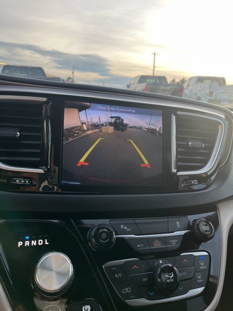Used 2019 Chrysler Pacifica Touring-L FWD image 55