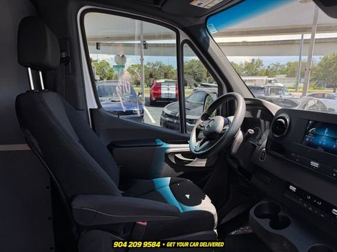 Used 2023 Mercedes-Benz Sprinter 2500 image 29
