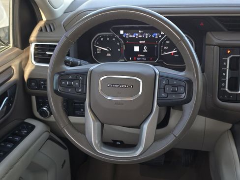 Used 2021 GMC Yukon XL Denali w/ Denali Premium Package AWD/4WD image 13