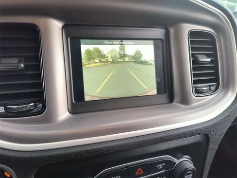 Used 2022 Dodge Charger SXT w/ Blacktop Package image 17