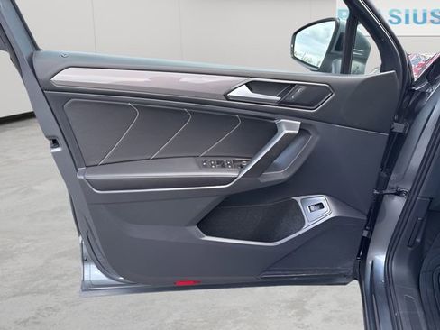 Used 2022 Volkswagen Tiguan SE image 9