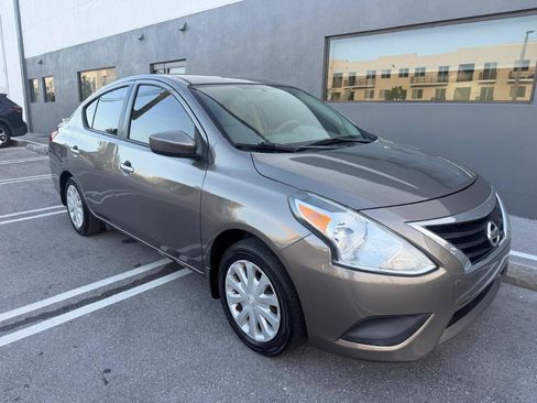 Used 2015 Nissan Versa SV FWD image 3