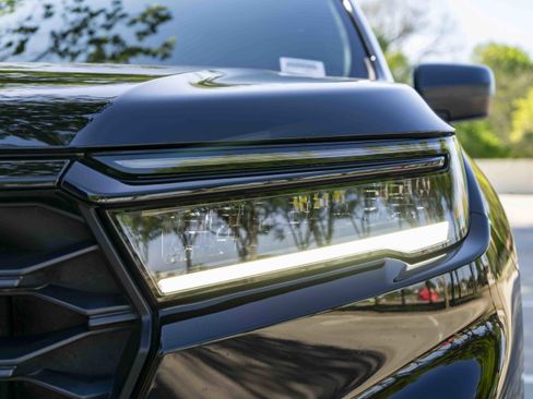 Used 2025 Honda Pilot Sport image 11