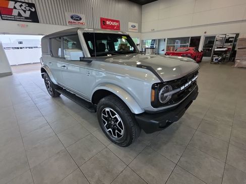 Used 2024 Ford Bronco Outer Banks AWD/4WD image 6