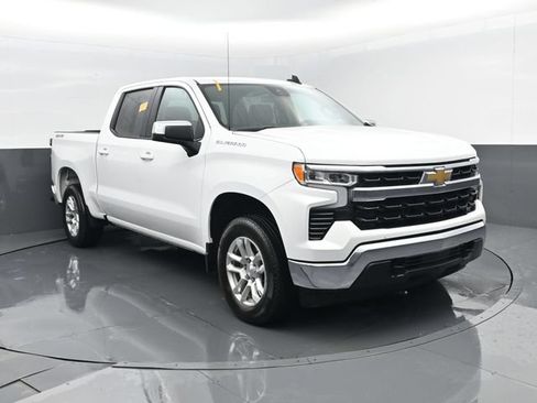 Used 2023 Chevrolet Silverado 1500 LT AWD/4WD image 3