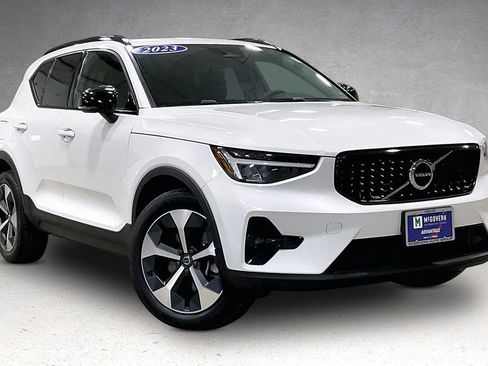 Certified 2023 Volvo XC40 B5 Plus w/ Protection Package Premier AWD/4WD image 3