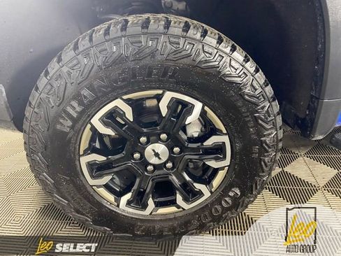 Used 2023 Chevrolet Silverado 1500 ZR2 w/ Technology Package AWD/4WD image 28