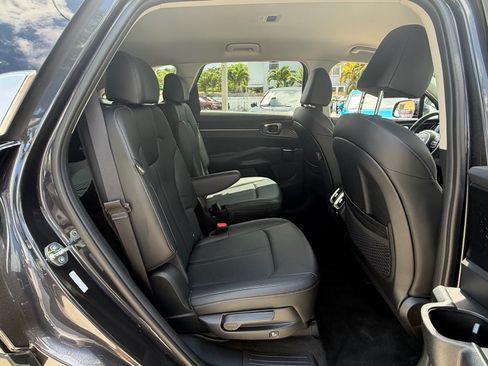 Used 2025 Kia Sorento EX FWD image 18
