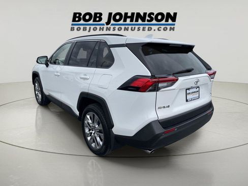 Used 2019 Toyota RAV4 XLE Premium w/ Cold Weather Package AWD/4WD image 5