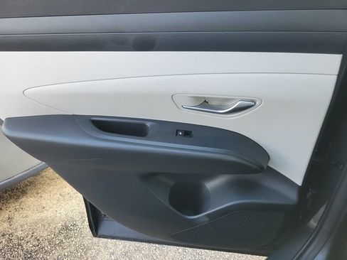 Used 2025 Hyundai Tucson SE FWD image 14
