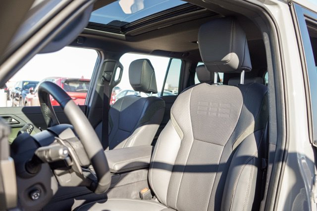 Used 2024 Lexus GX 550 AWD/4WD image 17