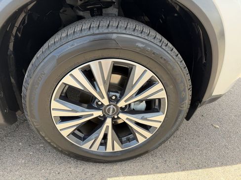 Used 2023 Nissan Rogue SV image 9