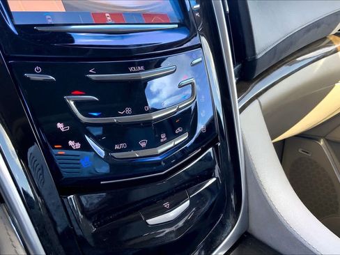 Used 2019 Cadillac Escalade Premium Luxury RWD image 35
