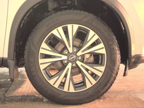 Used 2023 Nissan Rogue SV w/ SV Premium Package image 12