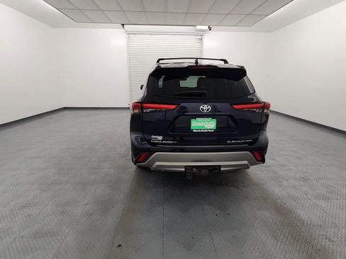 Used 2021 Toyota Highlander Limited image 7
