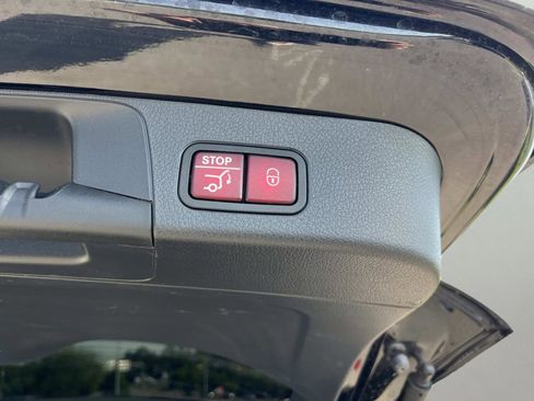 Used 2023 Mercedes-Benz GLB 250 4MATIC image 9