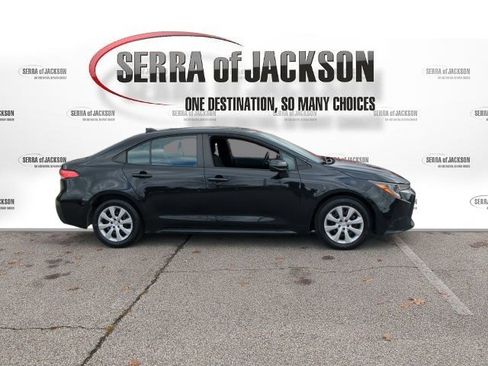 Used 2022 Toyota Corolla LE image 9