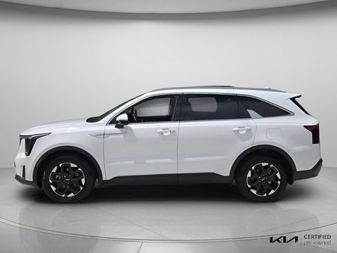 Certified 2024 Kia Sorento S w/ Panoramic Sunroof Package FWD image 3