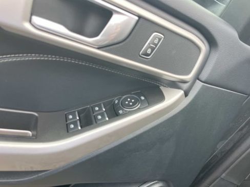 Used 2024 Ford Explorer XLT w/ Equipment Group 202A AWD/4WD image 33