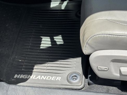 Used 2016 Toyota Highlander Limited Platinum image 26