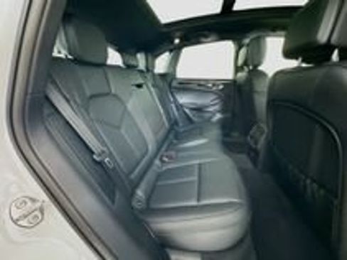 Certified 2026 Porsche Macan AWD/4WD image 11