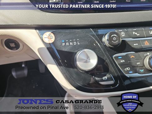 Used 2024 Chrysler Pacifica Touring-L FWD image 18