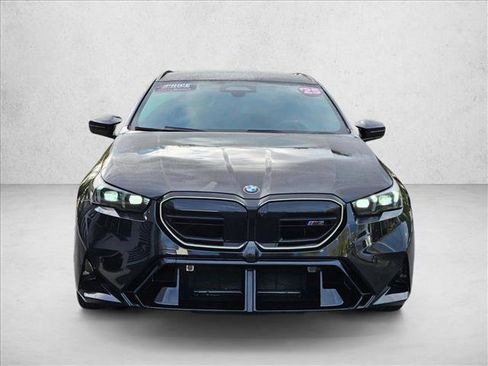 Used 2025 BMW M5 Touring image 2
